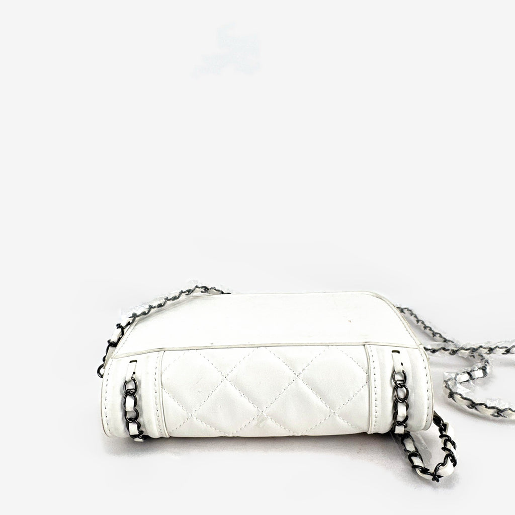 Badgley Mischka white quilted faux leather crossbody bag with gunmetal chain strap