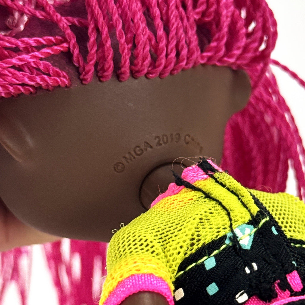 MGA Entertainment LOL Surprise OMG Virtuelle fashion doll with pink micro-braids in two-piece dance outfit