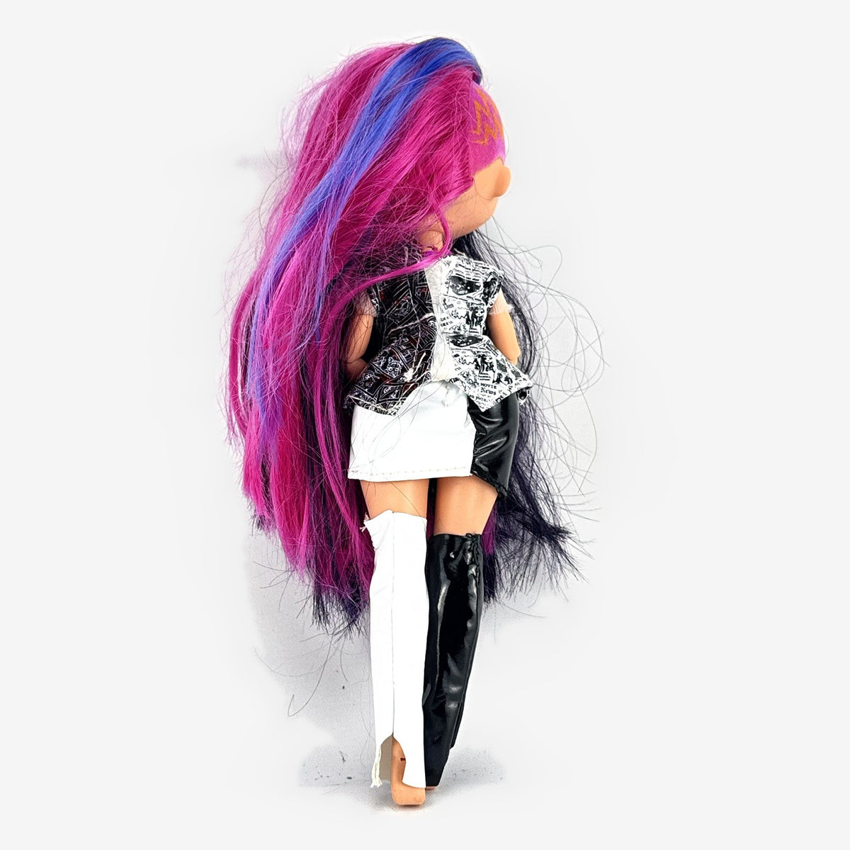 L.O.L. Surprise! OMG Movie Magic Ms. Direct fashion doll wearing newspaper comic print outfit and split-tone hair