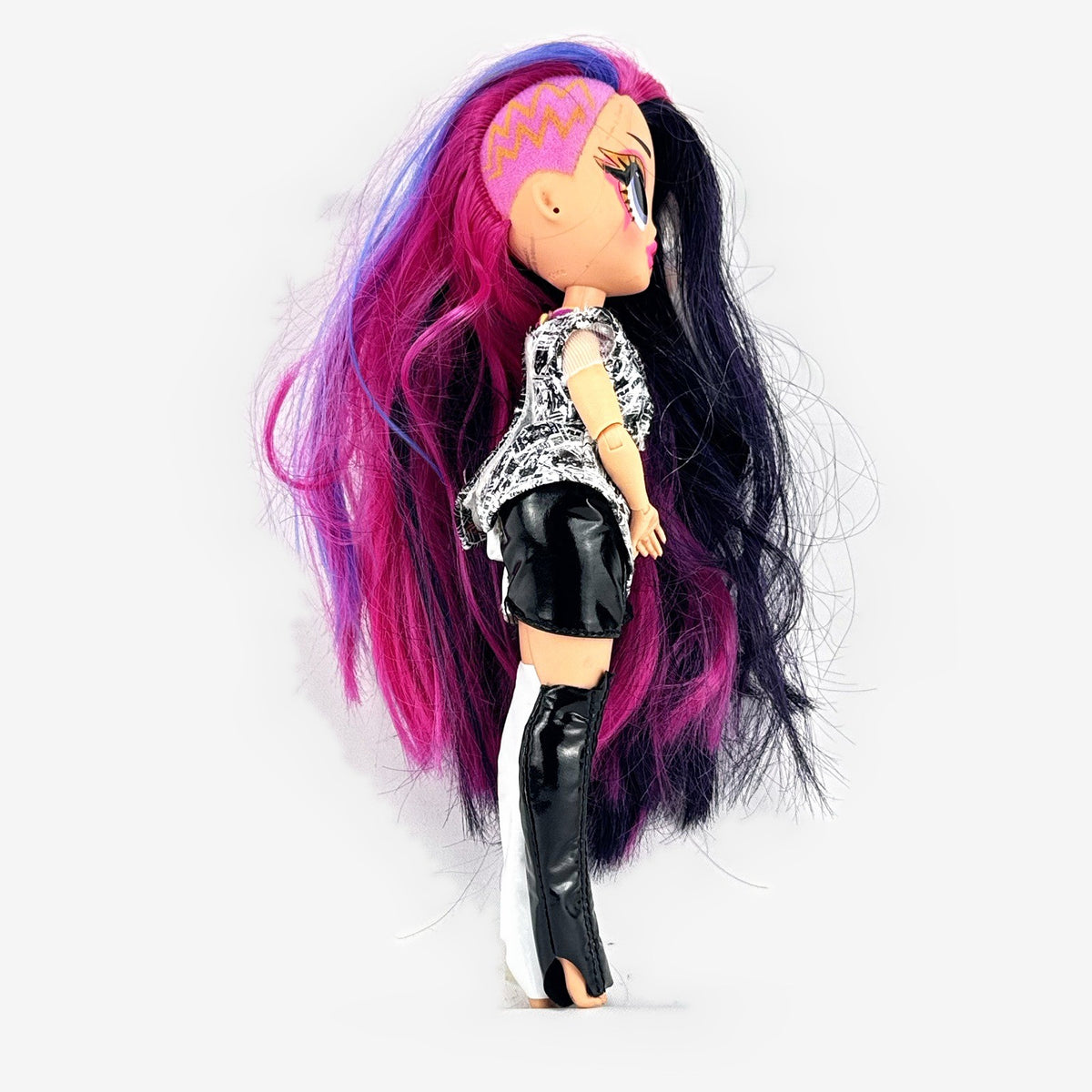 L.O.L. Surprise! OMG Movie Magic Ms. Direct fashion doll wearing newspaper comic print outfit and split-tone hair