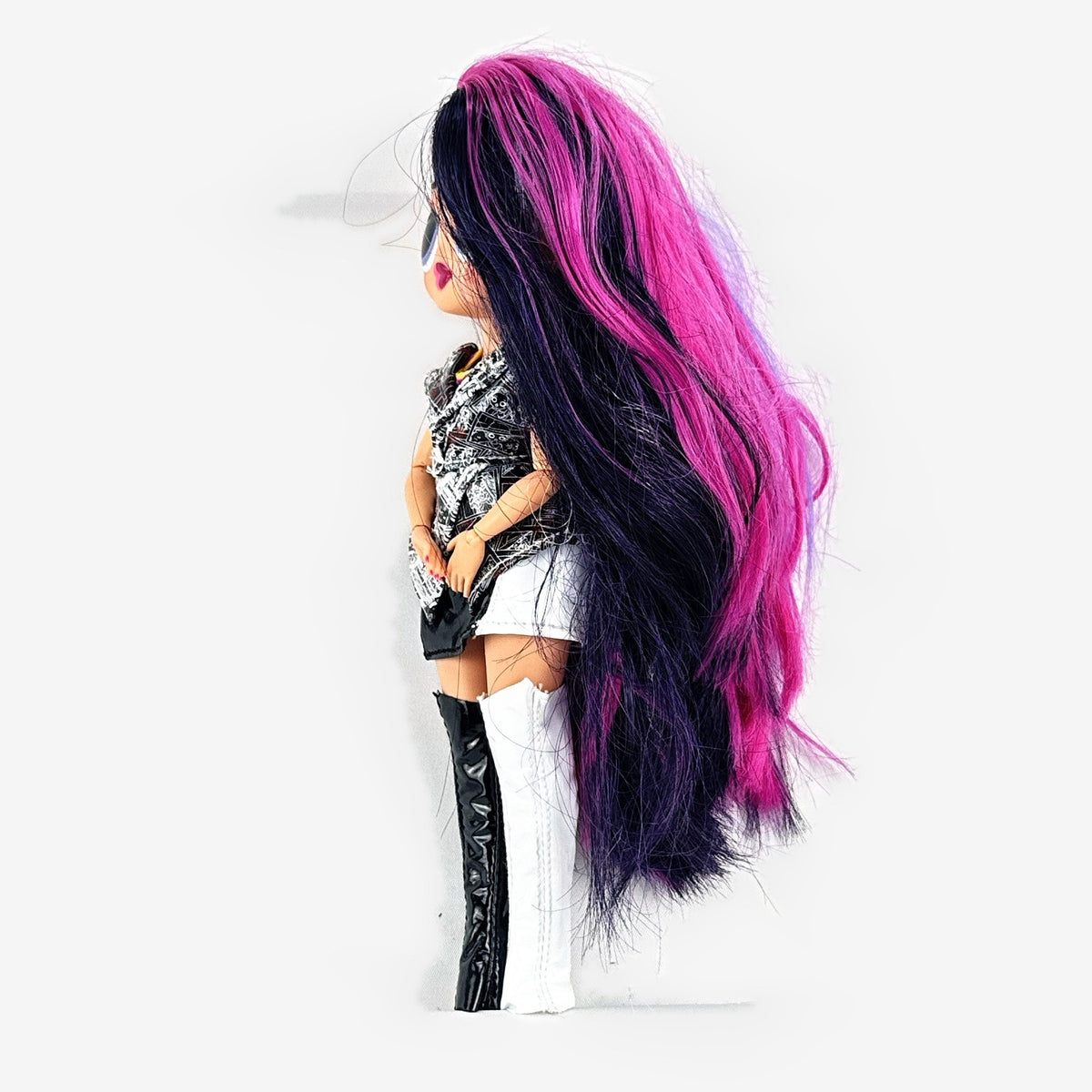 L.O.L. Surprise! OMG Movie Magic Ms. Direct fashion doll wearing newspaper comic print outfit and split-tone hair