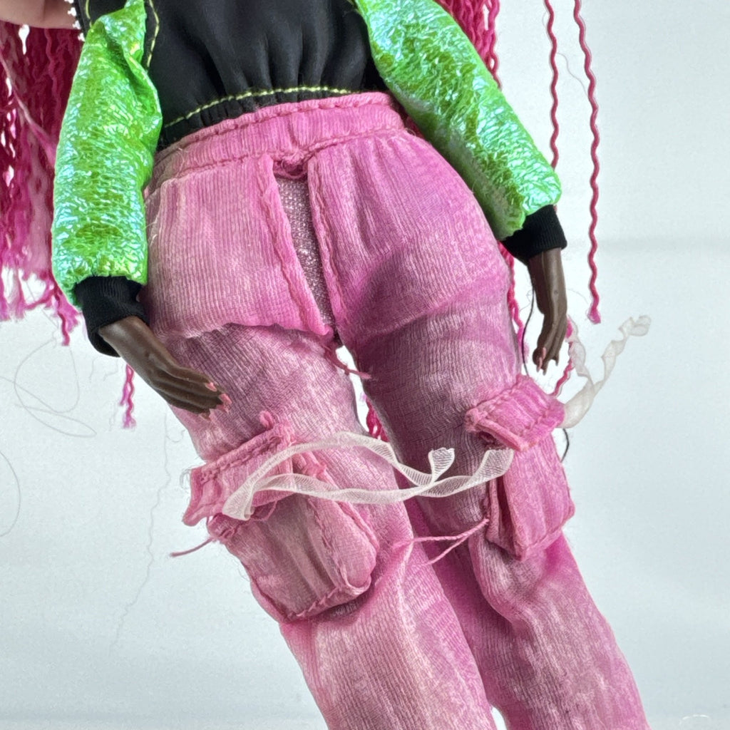 MGA LOL Surprise OMG Virtuelle 10-inch fashion doll with long neon pink micro-braided hair and dance outfit