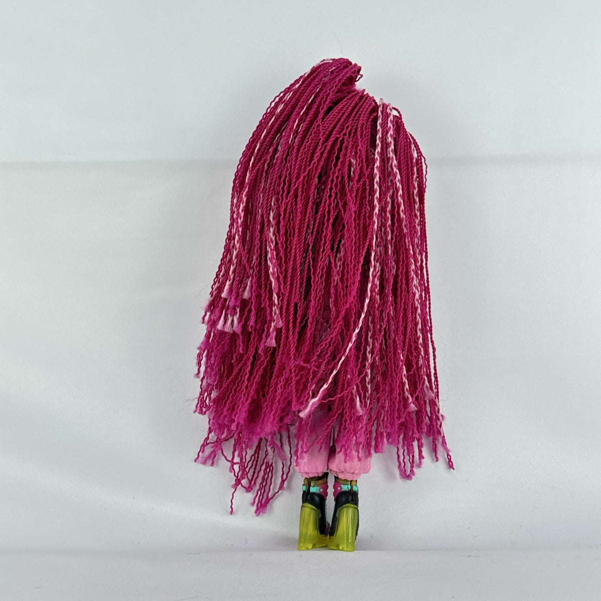 MGA LOL Surprise OMG Virtuelle 10-inch fashion doll with long neon pink micro-braided hair and dance outfit