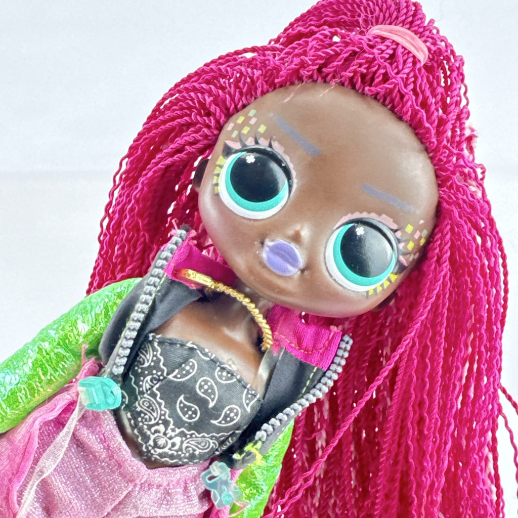 MGA LOL Surprise OMG Virtuelle 10-inch fashion doll with long neon pink micro-braided hair and dance outfit