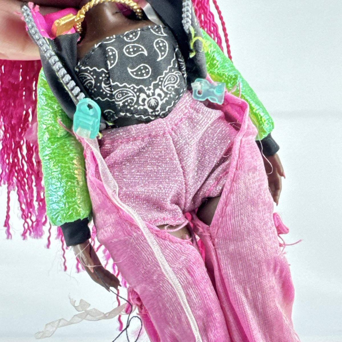 MGA LOL Surprise OMG Virtuelle 10-inch fashion doll with long neon pink micro-braided hair and dance outfit