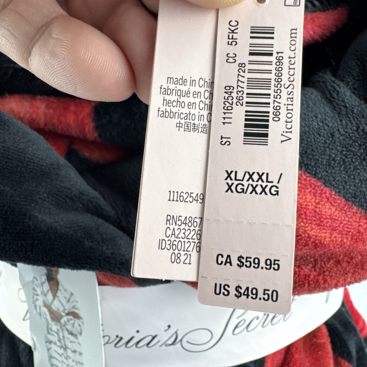 Victoria's Secret women's short plush fleece robe in black with red heart print, size XL/XXL
