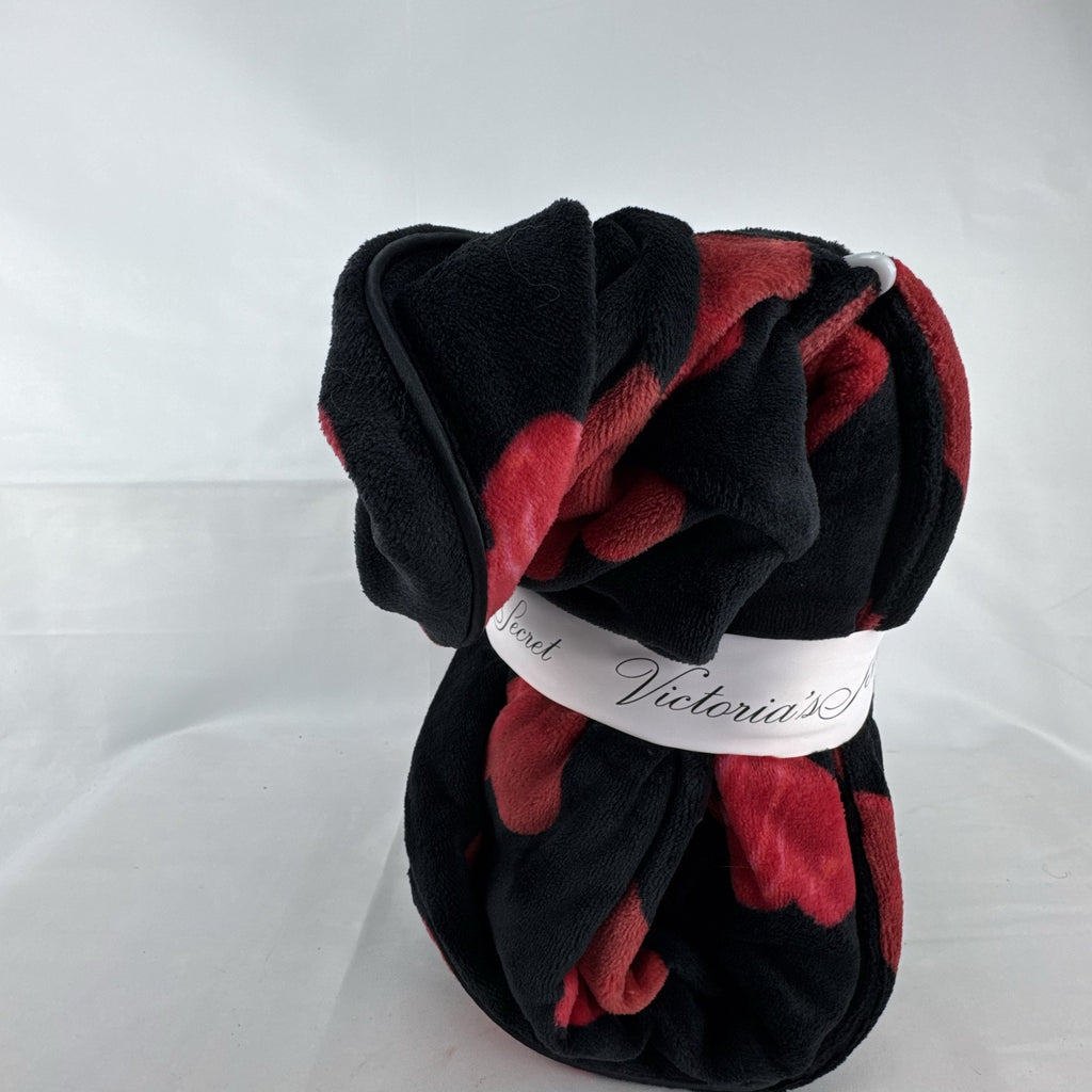 Victoria's Secret women's short plush fleece robe in black with red heart print, size XL/XXL