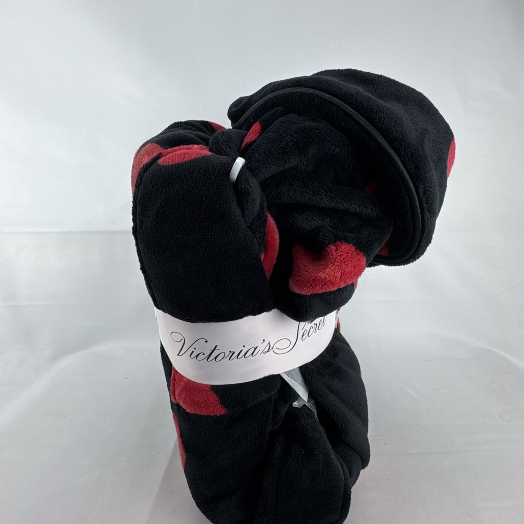 Victoria's Secret women's short plush fleece robe in black with red heart print, size XL/XXL