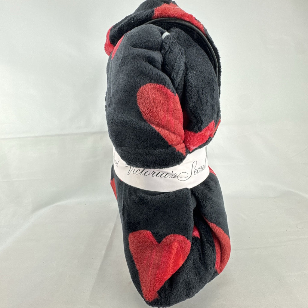 Victoria's Secret black plush fleece short robe patterned with red hearts and featuring a tie belt, size XL/XXL.