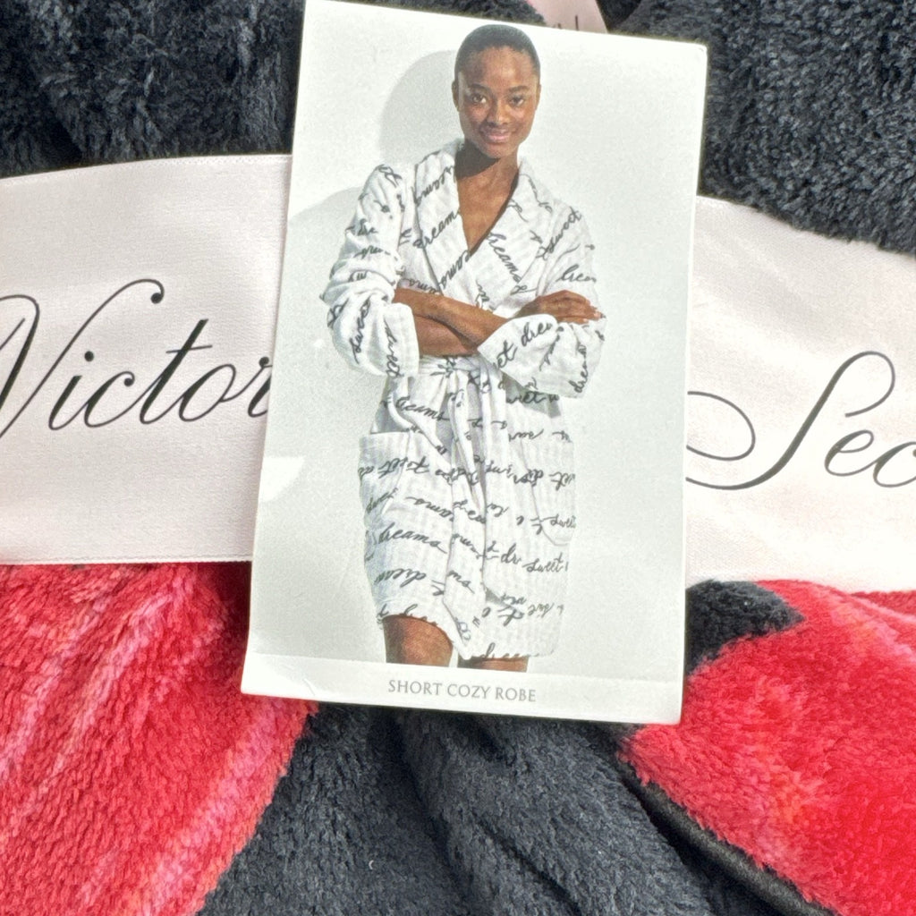Victoria's Secret black plush fleece short robe patterned with red hearts and featuring a tie belt, size XL/XXL.