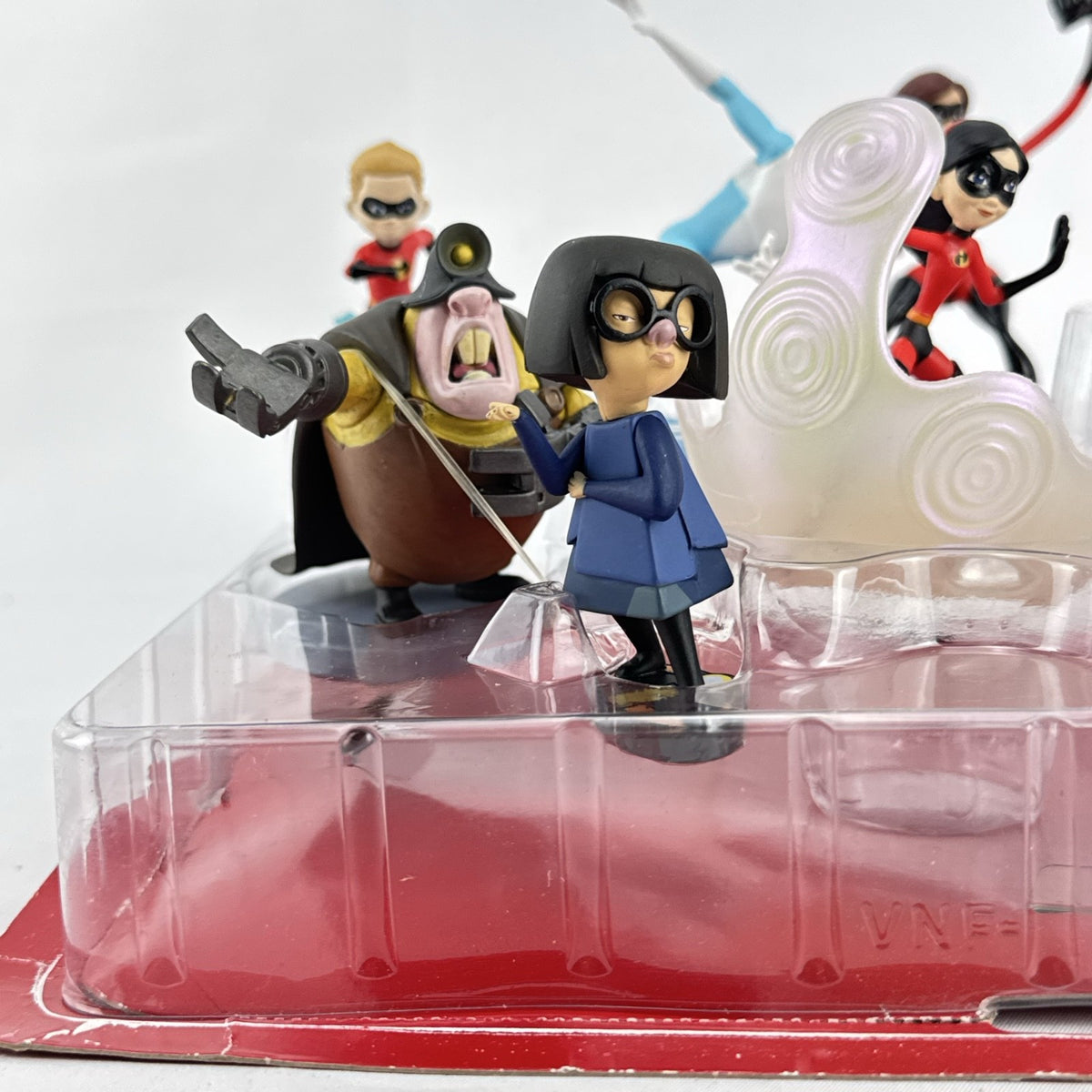 Disney Store Pixar Incredibles 2 deluxe 10-piece PVC figurine playset in original packaging tray