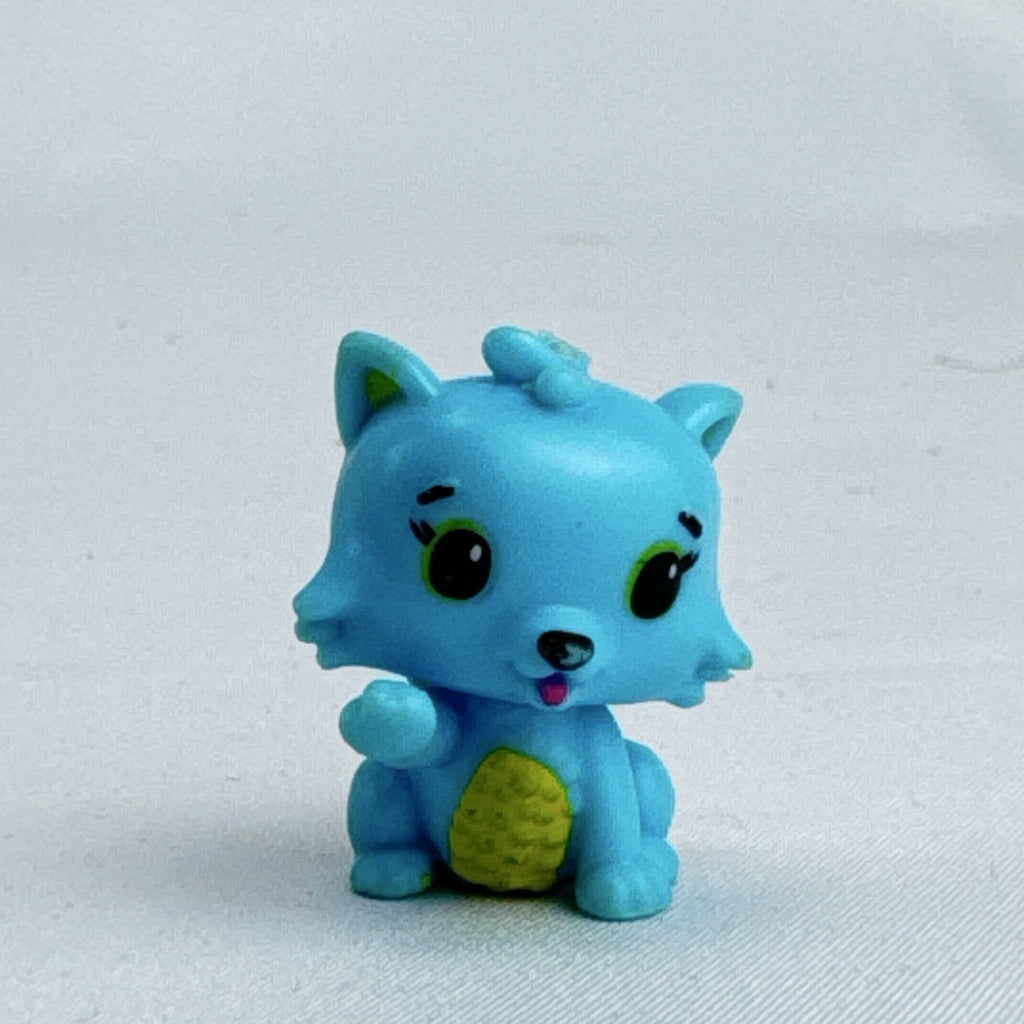 Spin Master Hatchimals CollEGGtibles blue cat miniature figure with silver glitter wings
