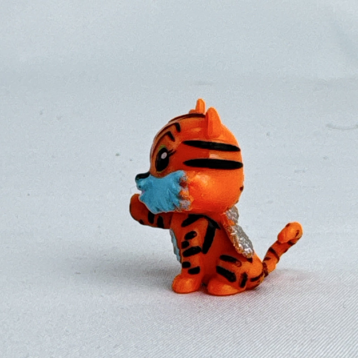 Spin Master Hatchimals Colleggtibles orange tiger miniature figure with silver glitter wings