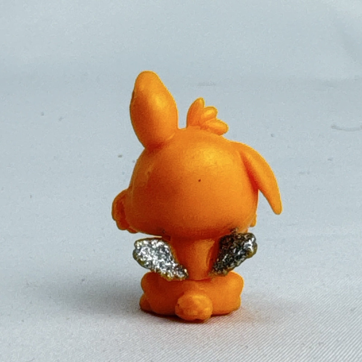 Spin Master Hatchimals CollEGGtibles orange winking bunny rabbit mini figure with silver glitter wings