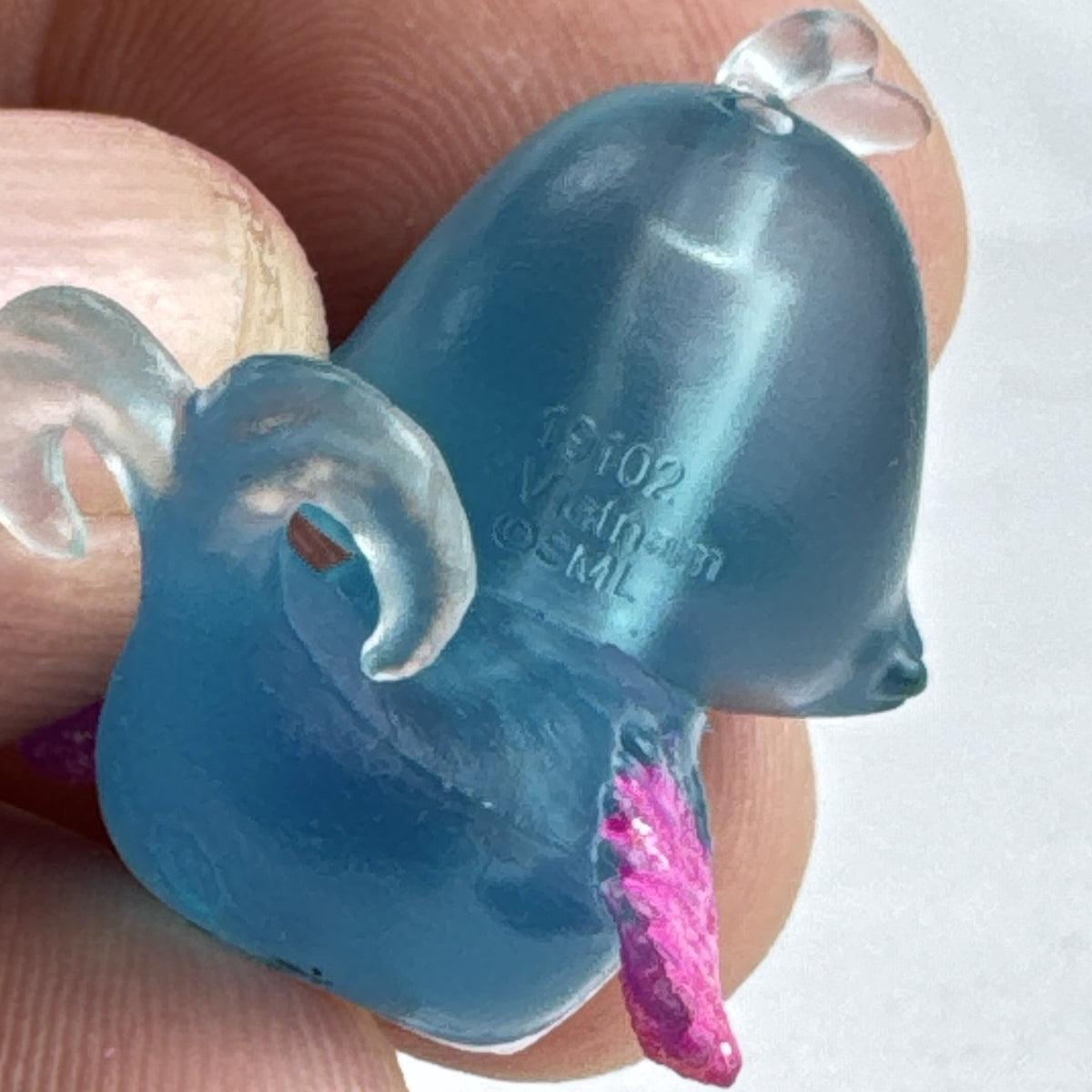 Spin Master Hatchimals CollEGGtibles translucent blue winking seal mini figure with pink glitter