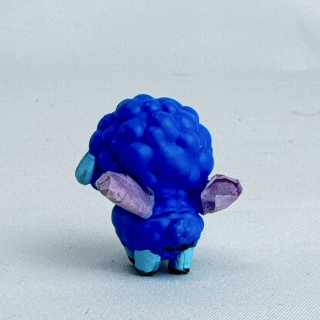 Spin Master Hatchimals CollEGGtibles blue Lambdle sheep mini figure with purple wings