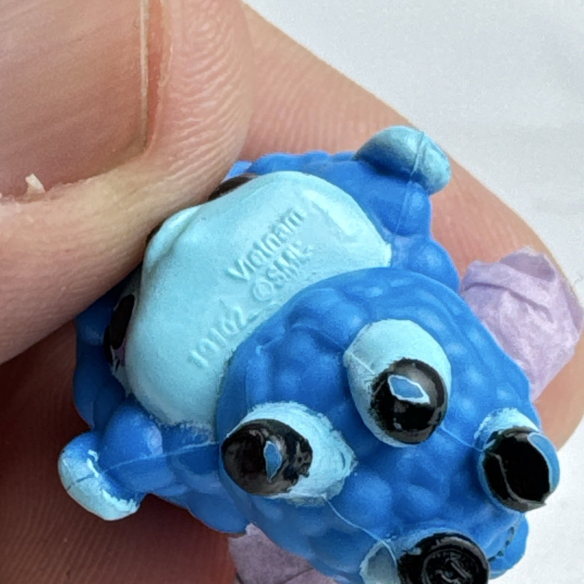Spin Master Hatchimals CollEGGtibles blue Lambdle sheep mini figure with purple wings
