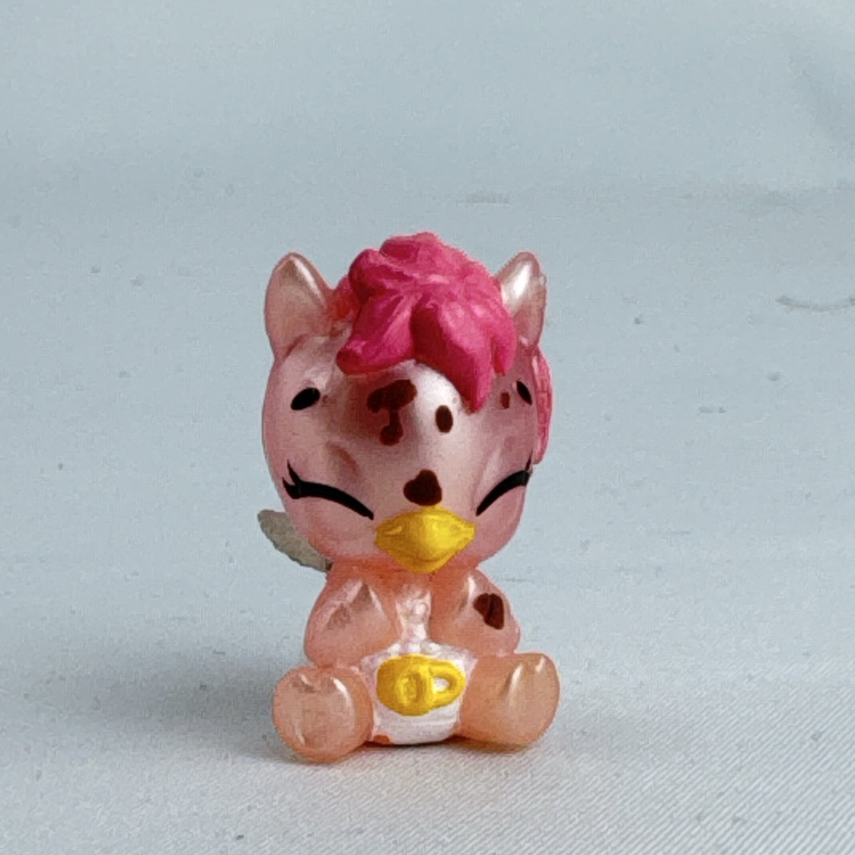 Spin Master Hatchimals Colleggtibles pearlescent pink baby mini figure with glitter wings