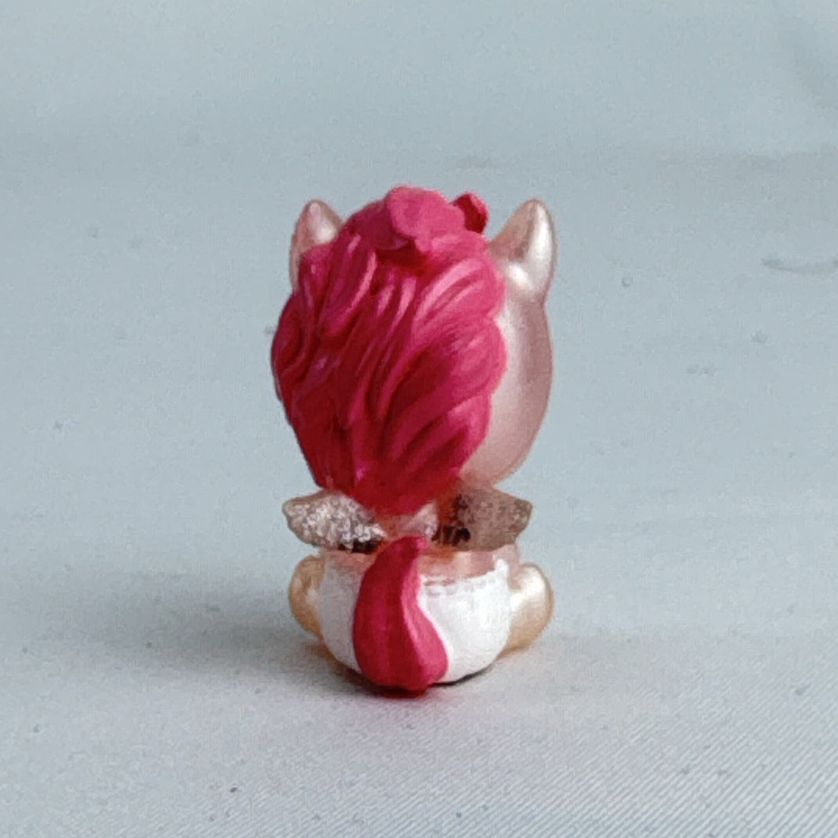 Spin Master Hatchimals Colleggtibles pearlescent pink baby mini figure with glitter wings