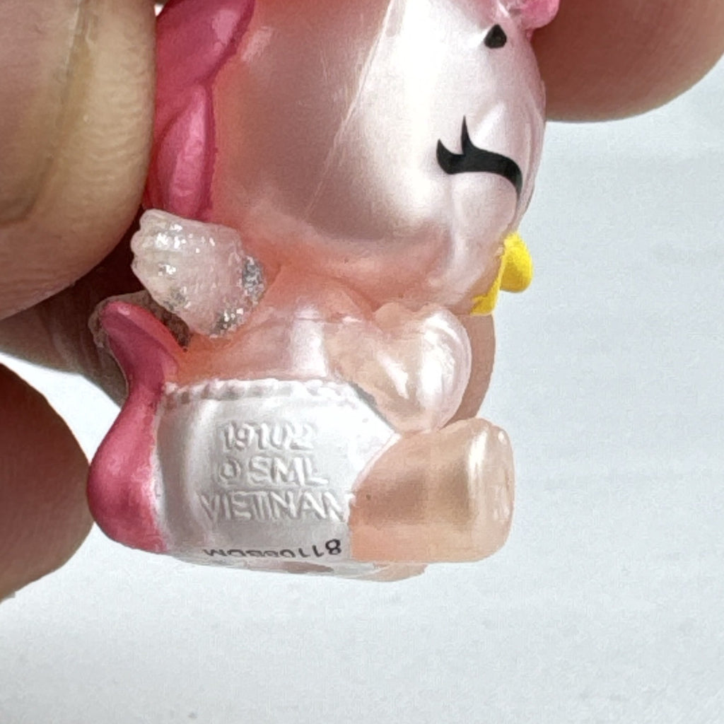 Spin Master Hatchimals Colleggtibles pearlescent pink baby mini figure with glitter wings