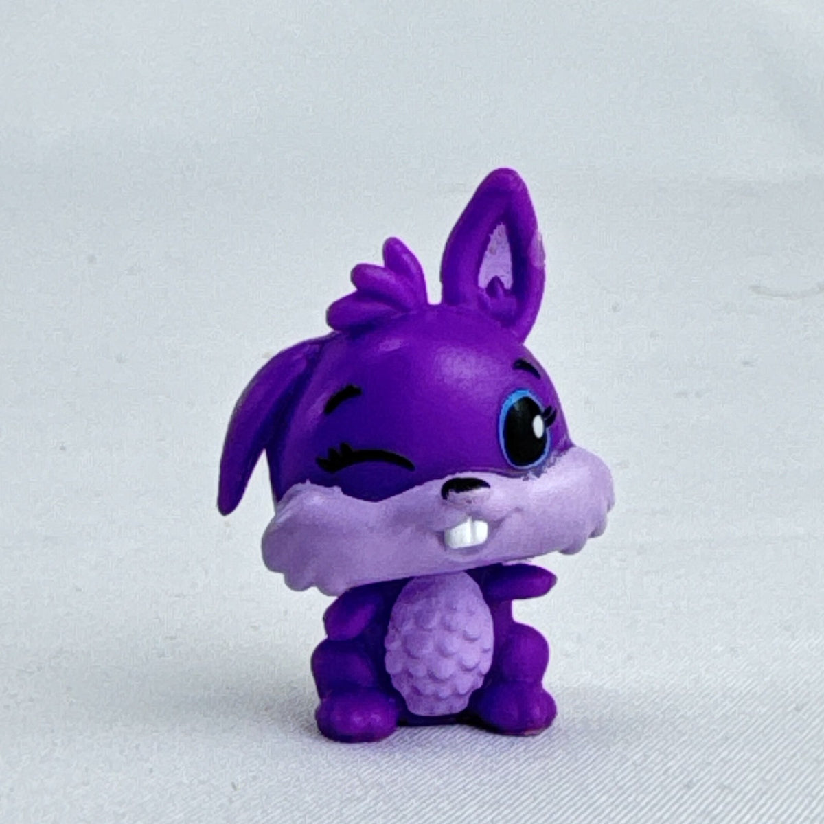 Spin Master Hatchimals CollEGGtibles purple winking bunny mini figure with silver glitter wings