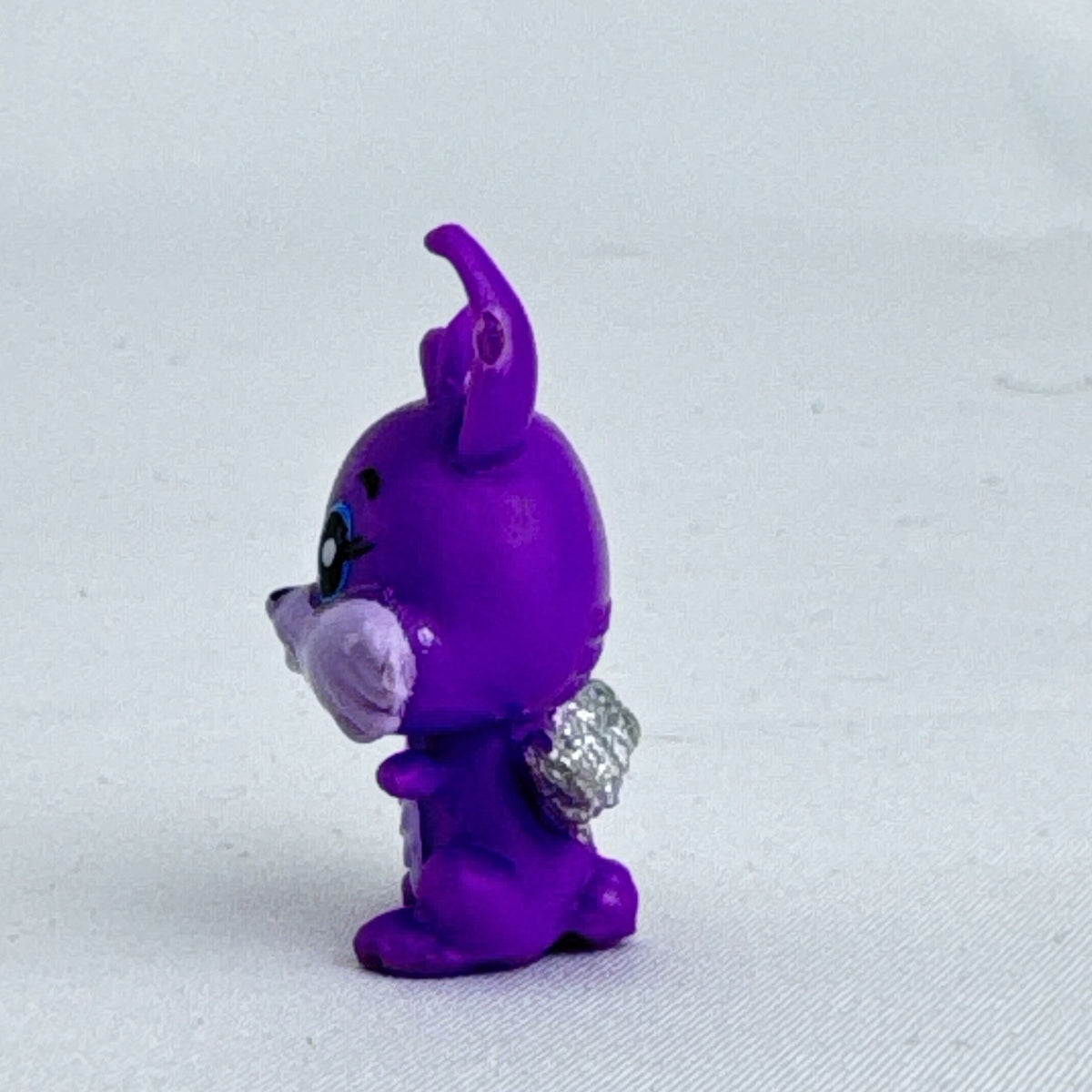 Spin Master Hatchimals CollEGGtibles purple winking bunny mini figure with silver glitter wings