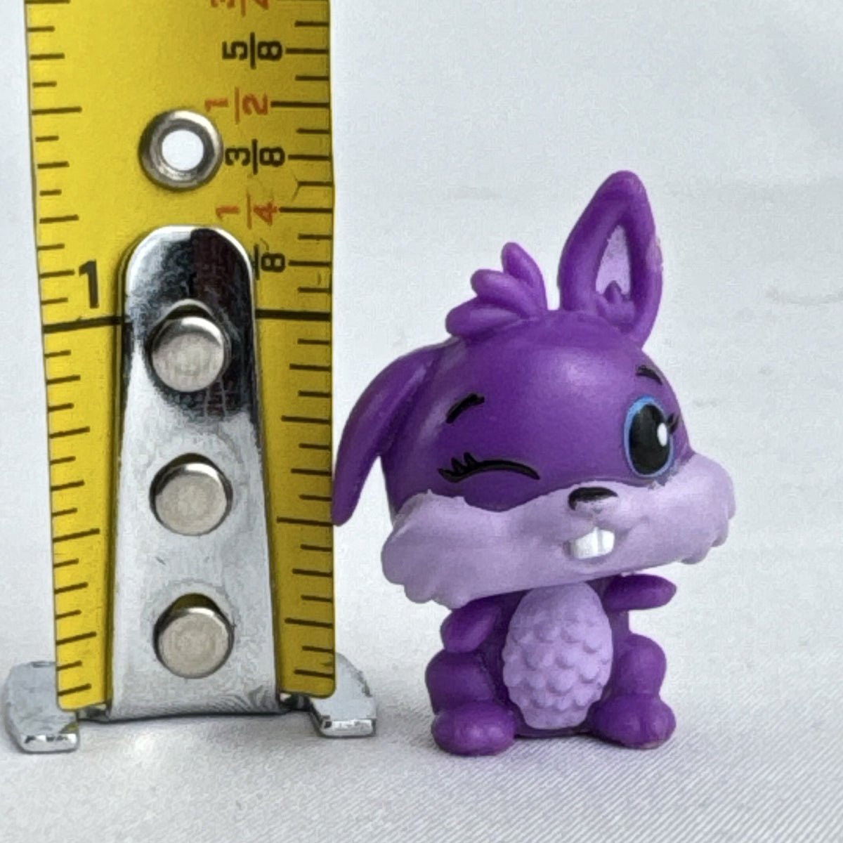 Spin Master Hatchimals CollEGGtibles purple winking bunny mini figure with silver glitter wings