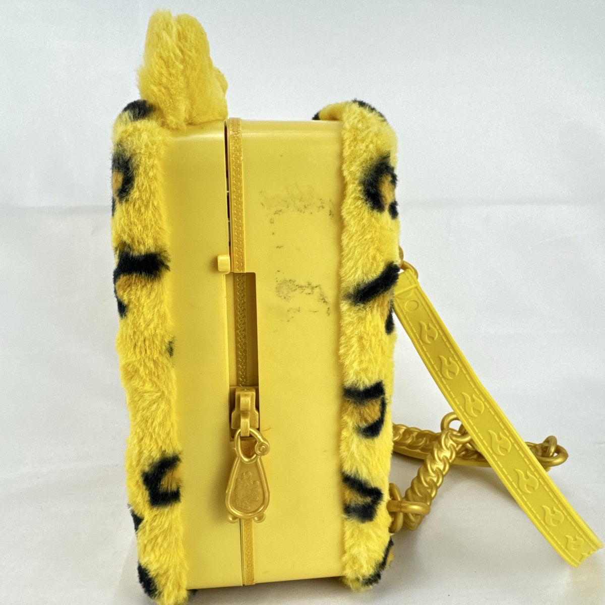 MGA Na! Na! Na! Surprise Jennel Jaguar doll with leopard print plush backpack bedroom case