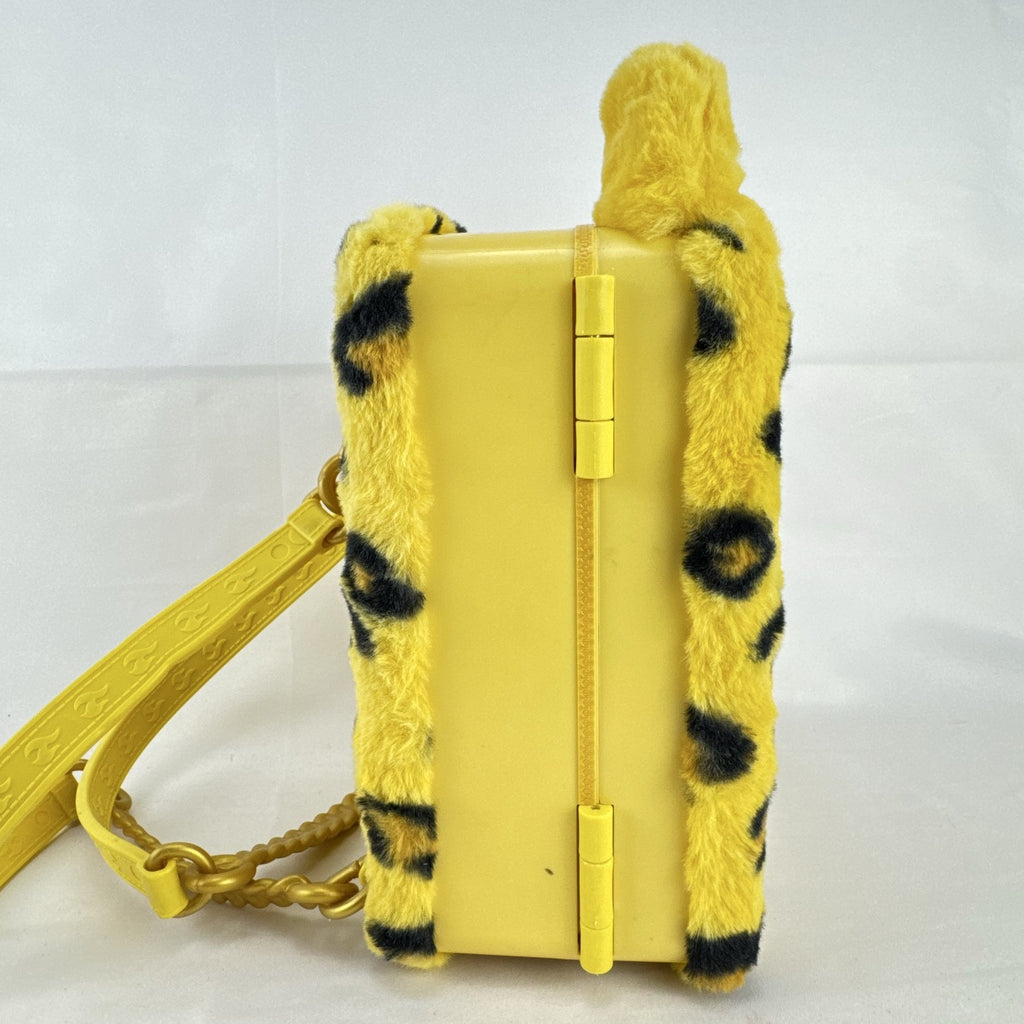MGA Na! Na! Na! Surprise Jennel Jaguar doll with leopard print plush backpack bedroom case