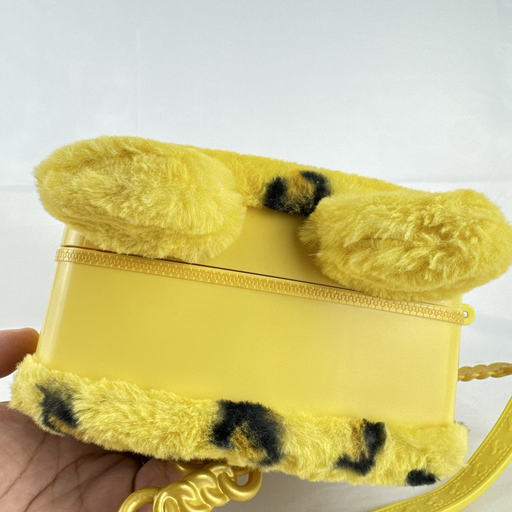 MGA Na! Na! Na! Surprise Jennel Jaguar doll with leopard print plush backpack bedroom case