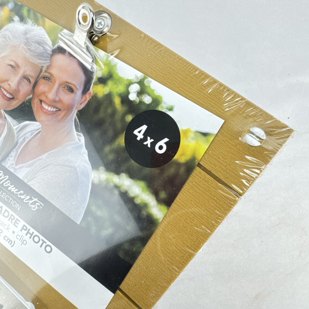 Special Moments rustic wood-grain 4x6 clip photo frame with Family Is Everything sentiment plaque