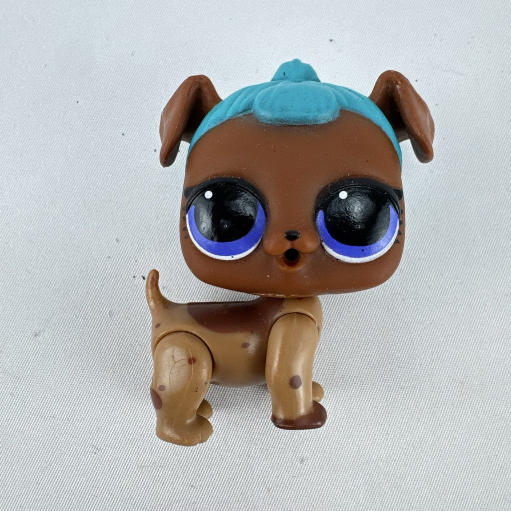 MGA L.O.L. Surprise! Pets brown puppy figure with teal blue hair and purple eyes