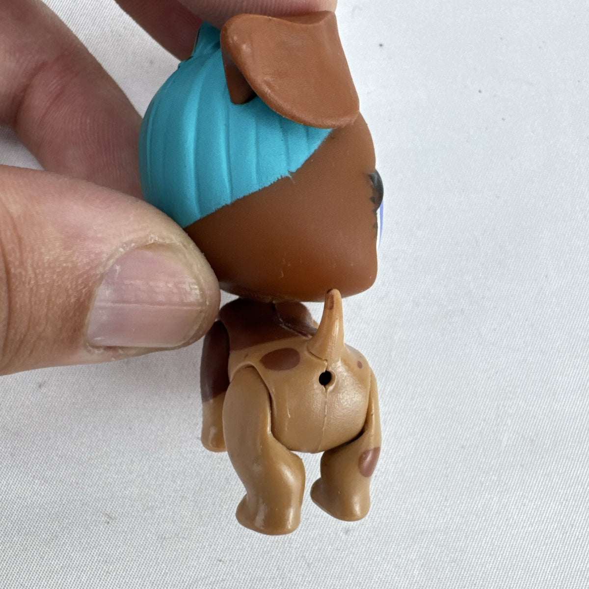 MGA L.O.L. Surprise! Pets brown puppy figure with teal blue hair and purple eyes