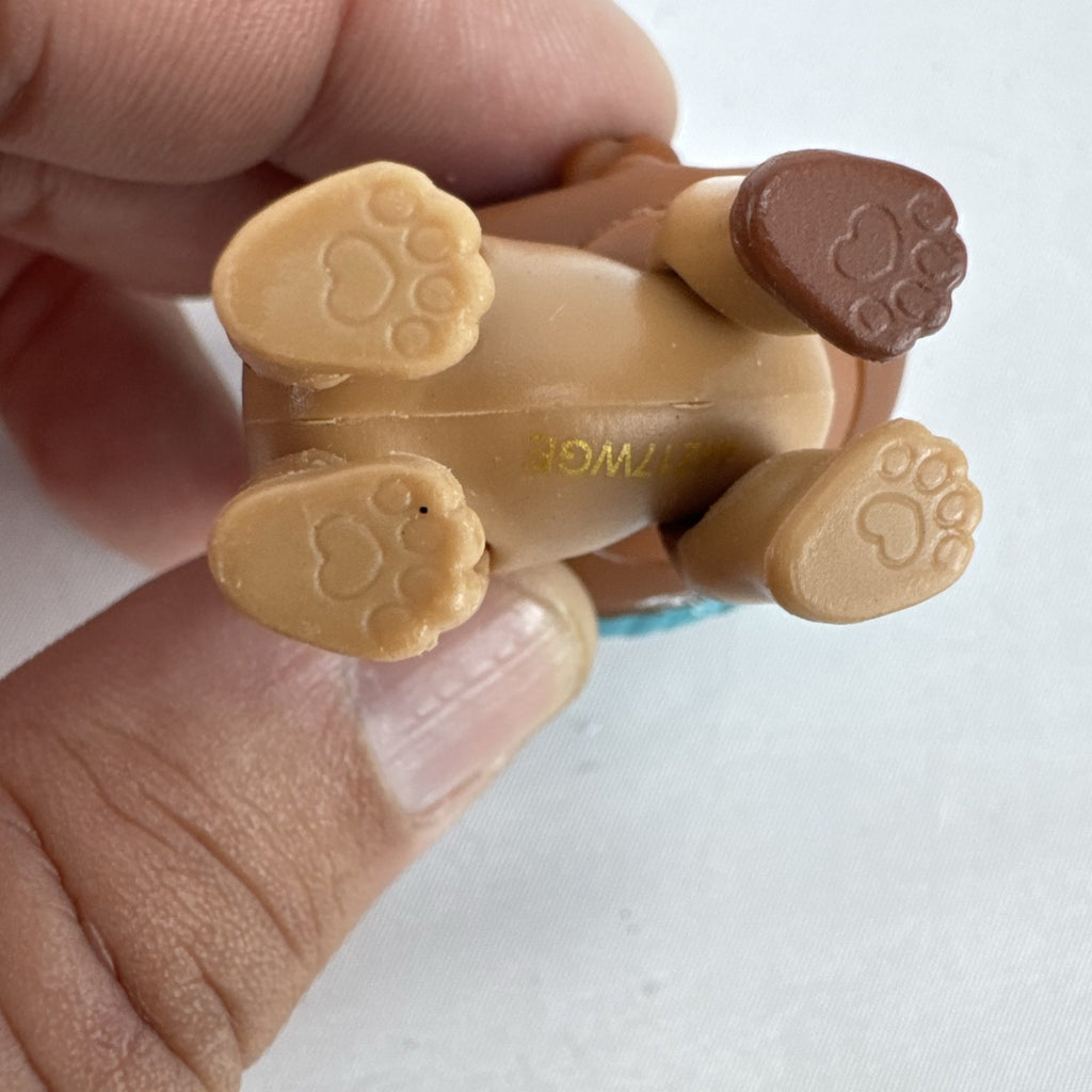 MGA L.O.L. Surprise! Pets brown puppy figure with teal blue hair and purple eyes