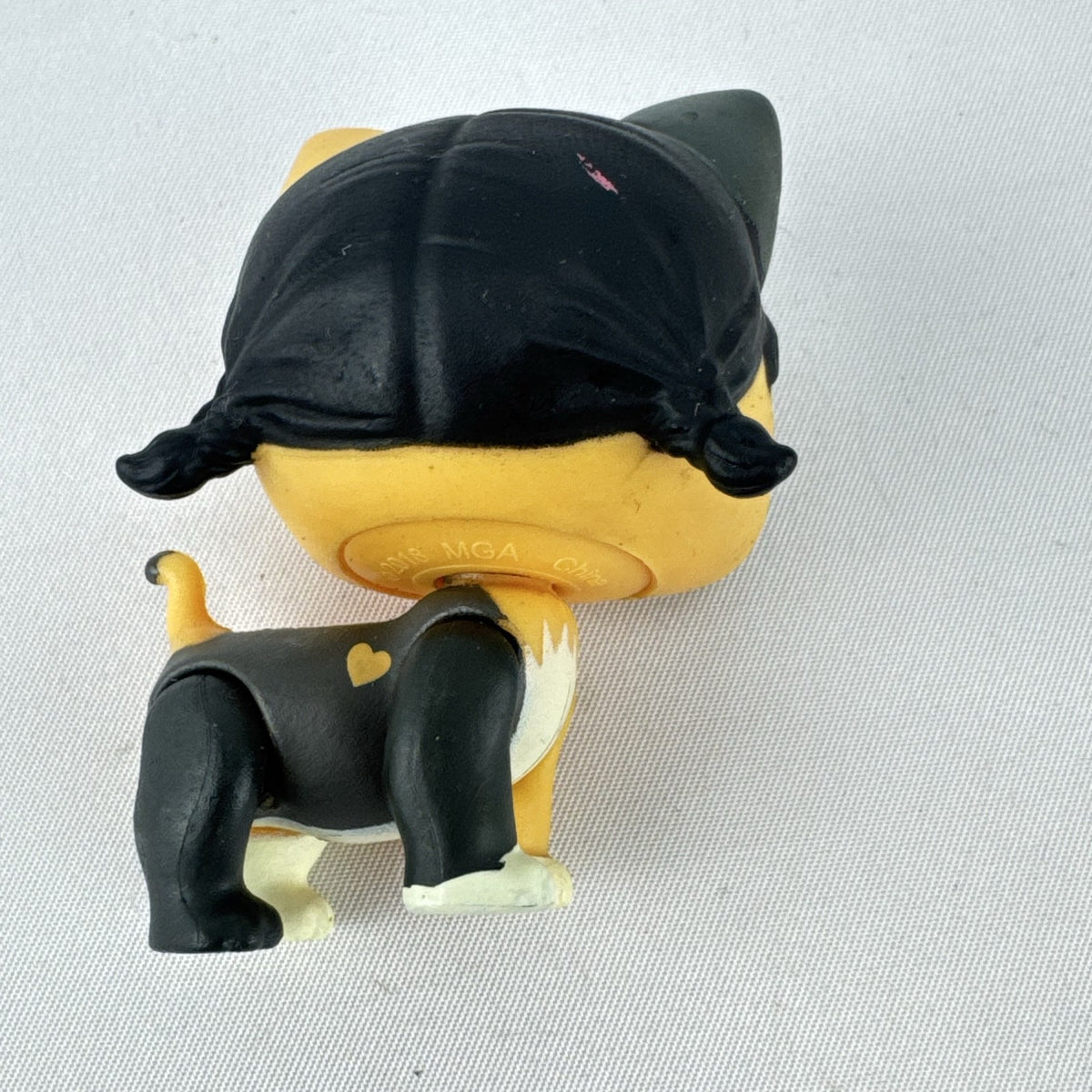 MGA L.O.L. Surprise! Pets 2-inch calico cat vinyl figure with black braided pigtails and green eyes