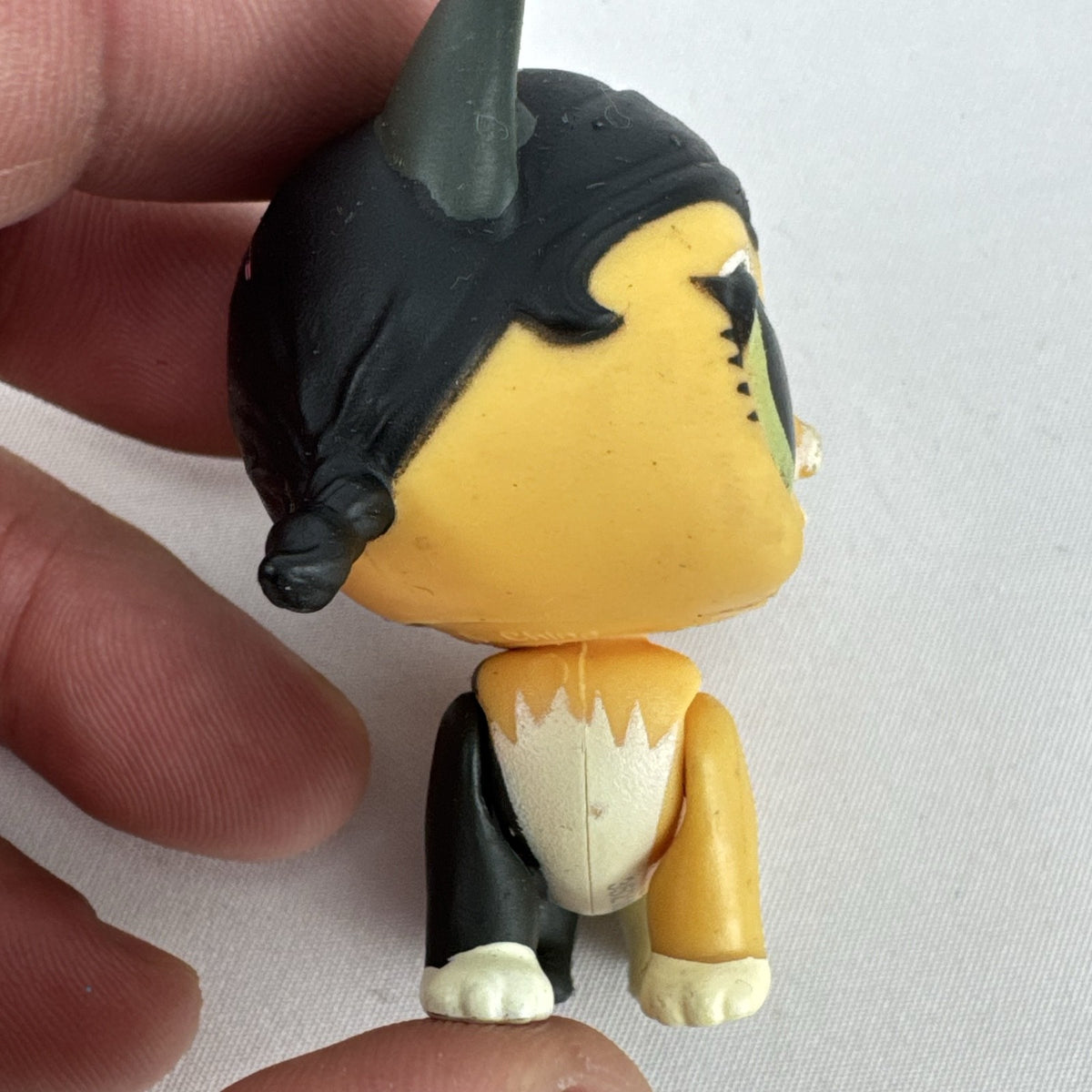 MGA L.O.L. Surprise! Pets 2-inch calico cat vinyl figure with black braided pigtails and green eyes
