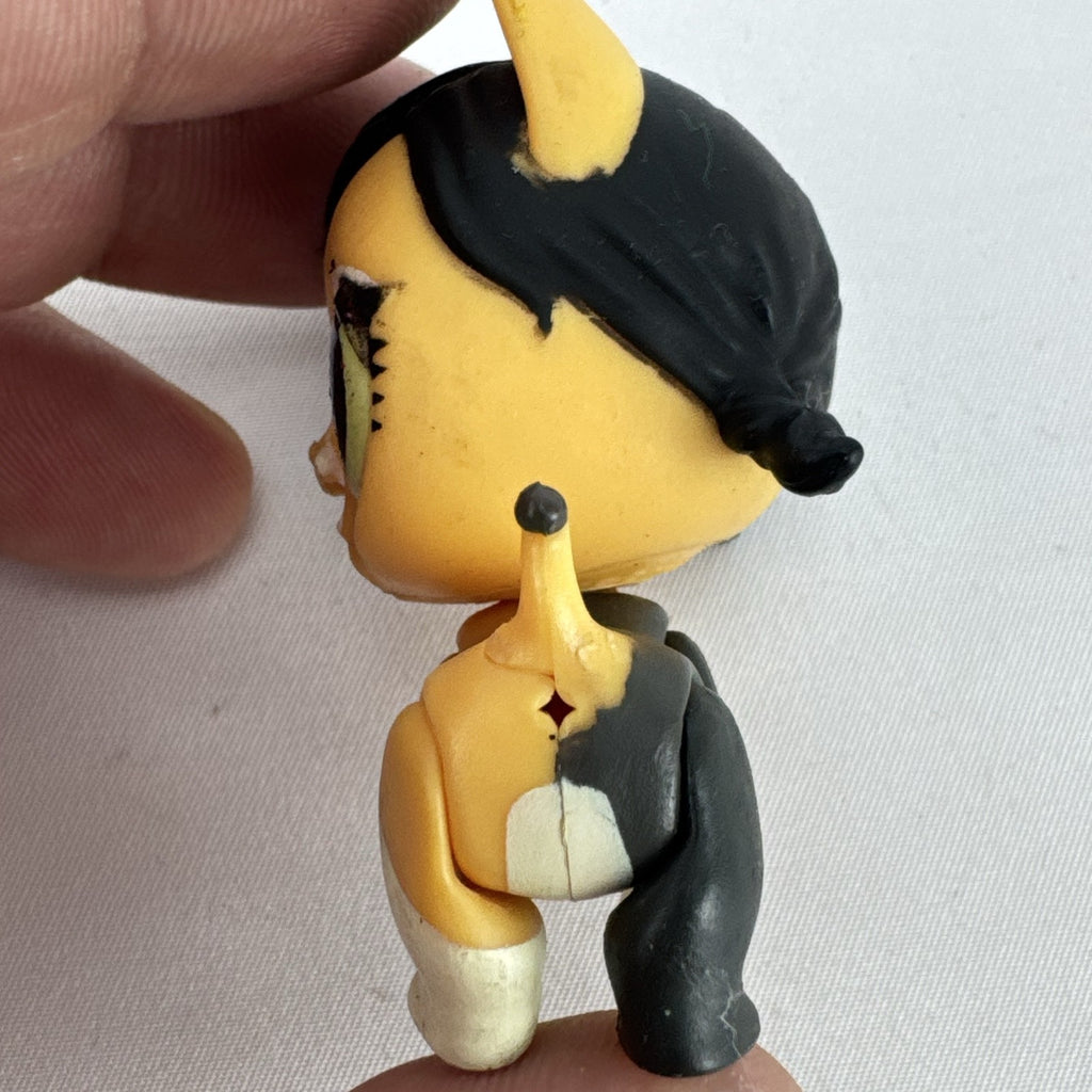 MGA L.O.L. Surprise! Pets 2-inch calico cat vinyl figure with black braided pigtails and green eyes