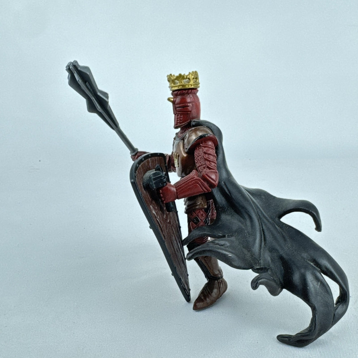 Papo 2007 medieval king knight 4-inch PVC action figure holding a mace and shield
