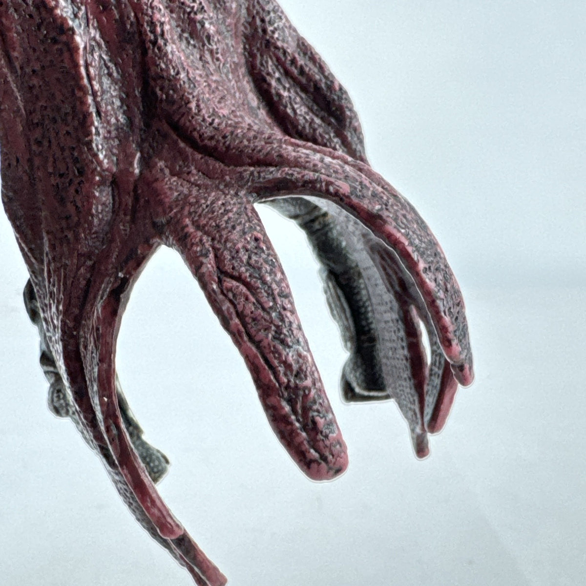 Schleich Eldrador Dragon Knight Rider action figure in plate armor with red cape and shield