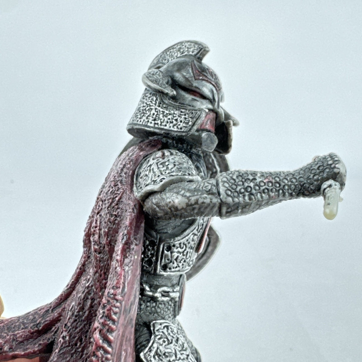 Schleich Eldrador Dragon Knight Rider action figure in plate armor with red cape and shield