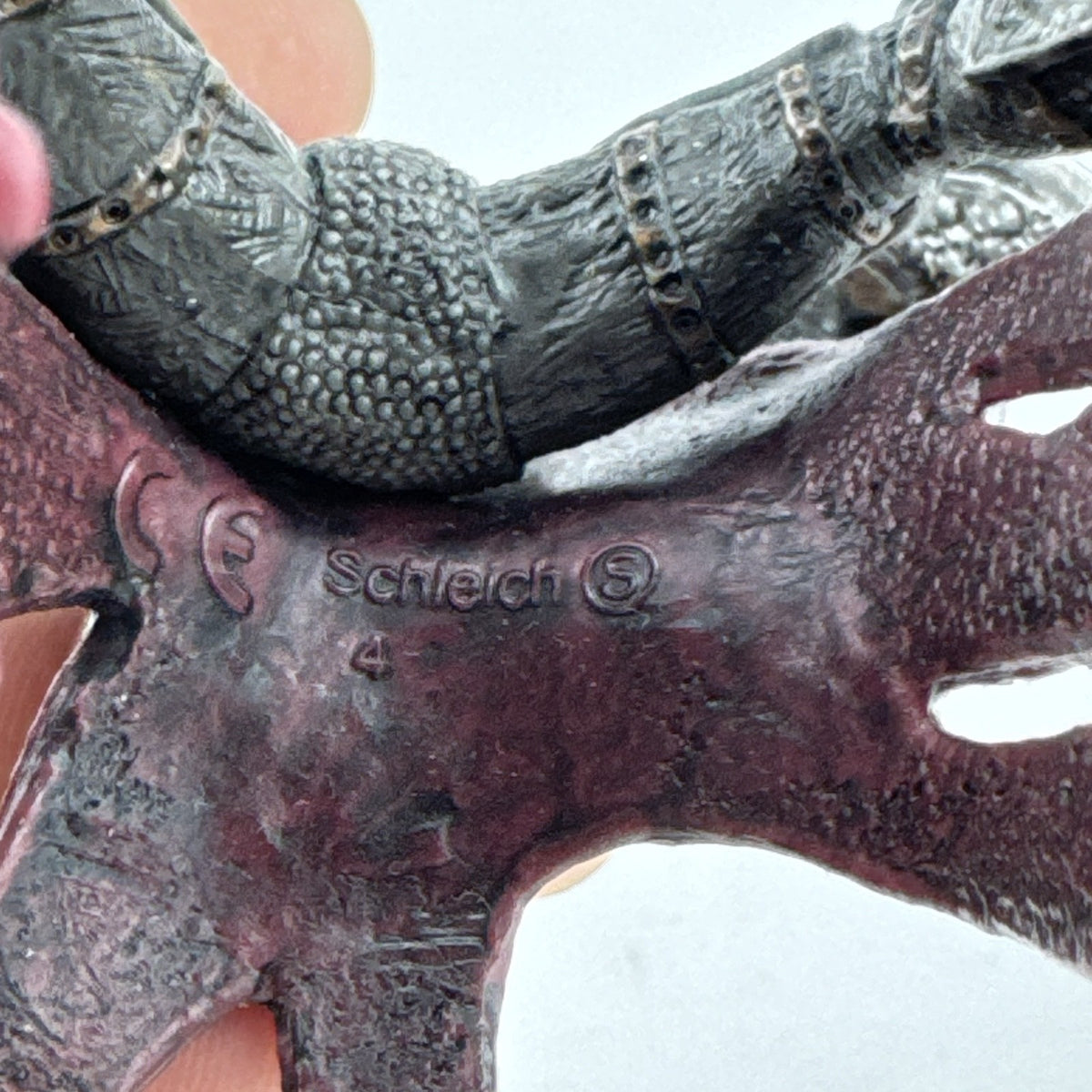 Schleich Eldrador Dragon Knight Rider action figure in plate armor with red cape and shield