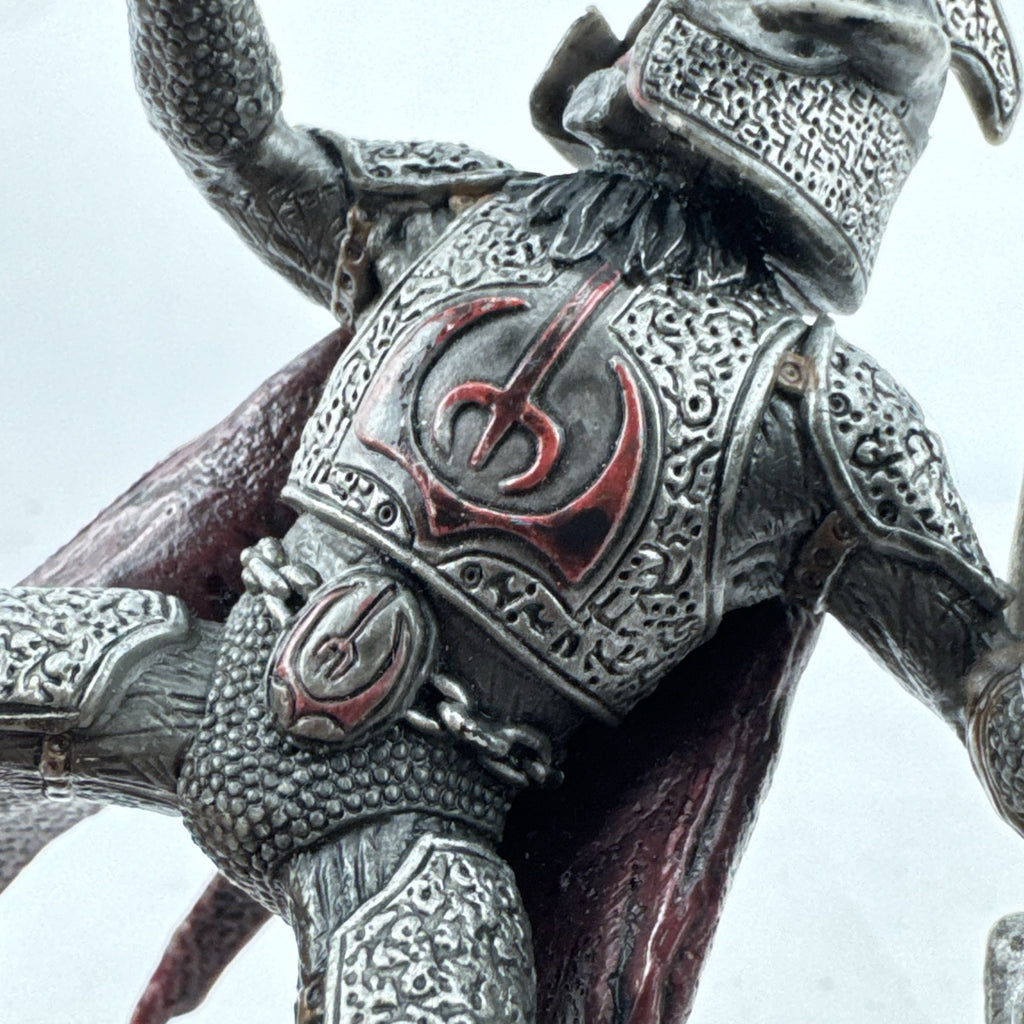 Schleich Eldrador Dragon Knight Rider action figure in plate armor with red cape and shield