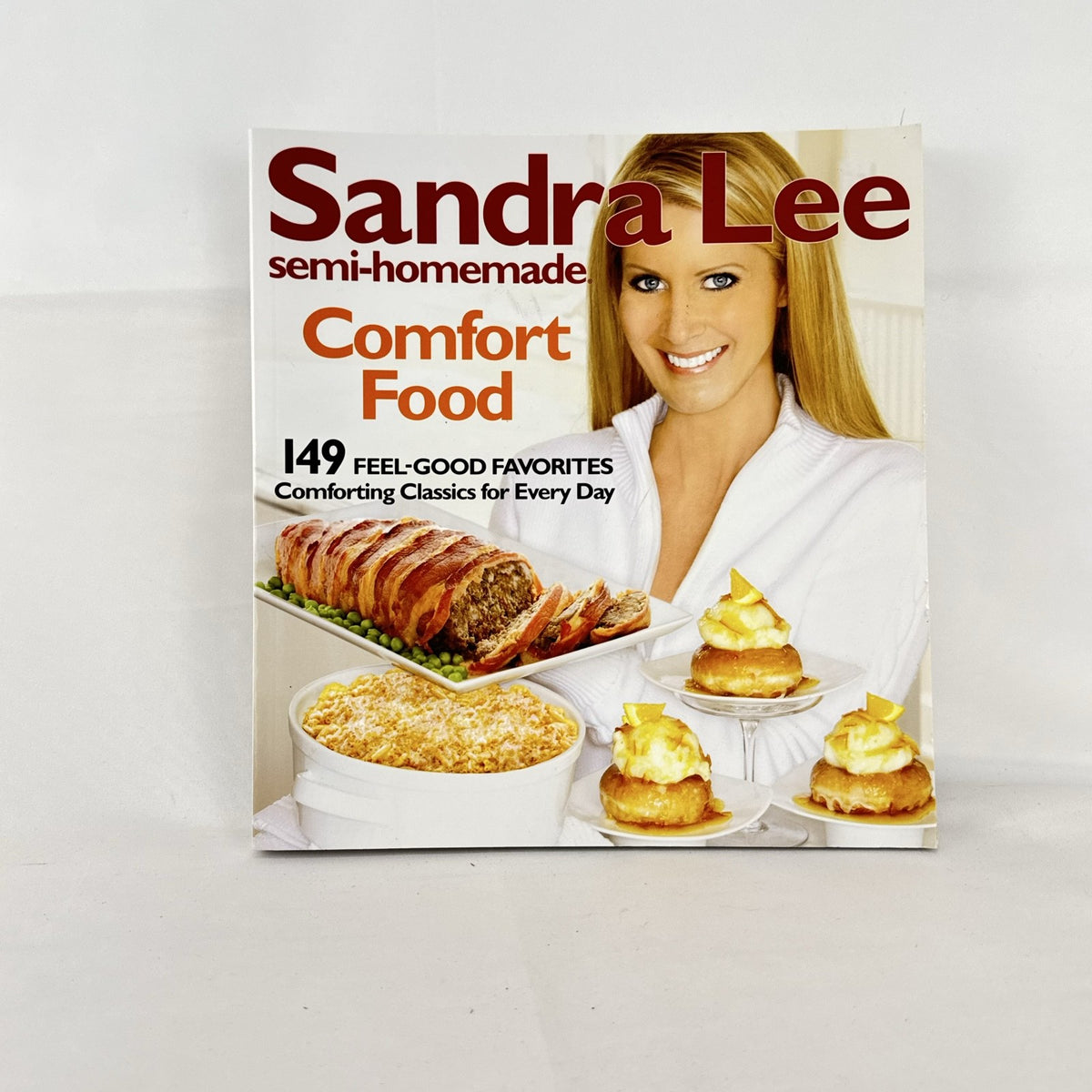 Front cover of the Sandra Lee Semi-Homemade Comfort Food paperback cookbook