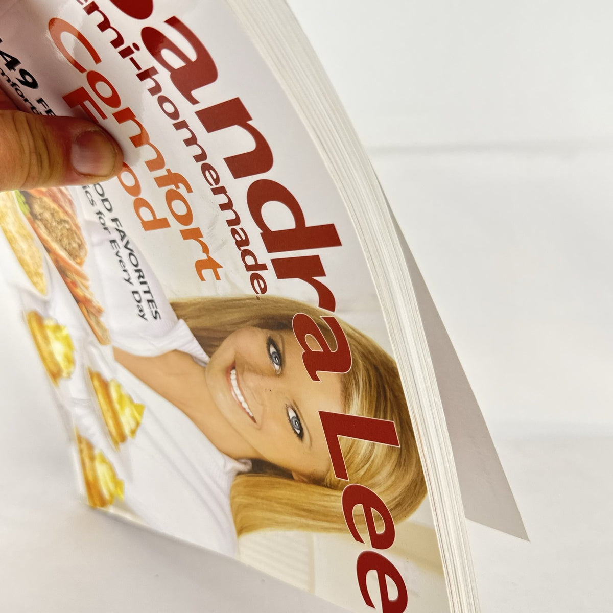 Front cover of the Sandra Lee Semi-Homemade Comfort Food paperback cookbook
