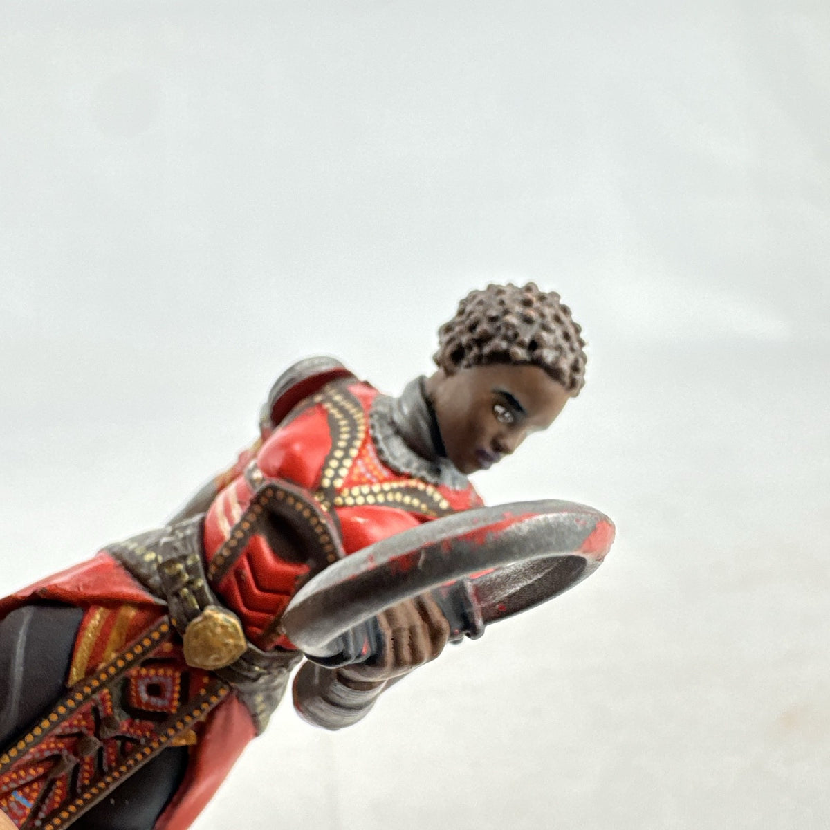 Disney Marvel Black Panther Nakia 3.5-inch PVC figurine holding dual ring blades on display base