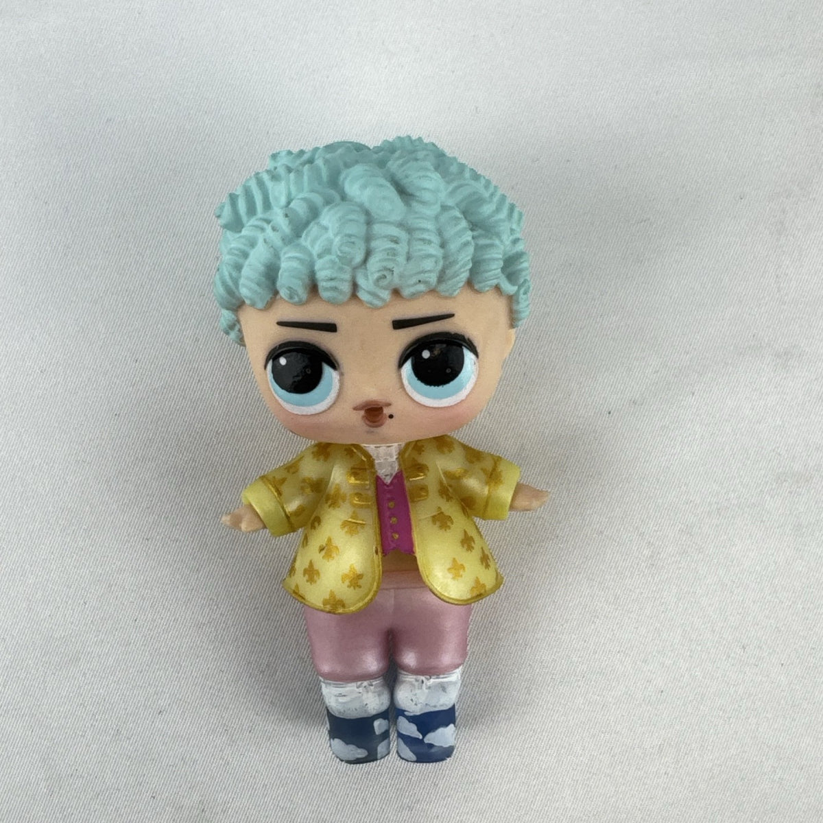 MGA L.O.L. Surprise! Boys Series 1 His Royal Highness 3-inch doll with turquoise curls and gold jacket