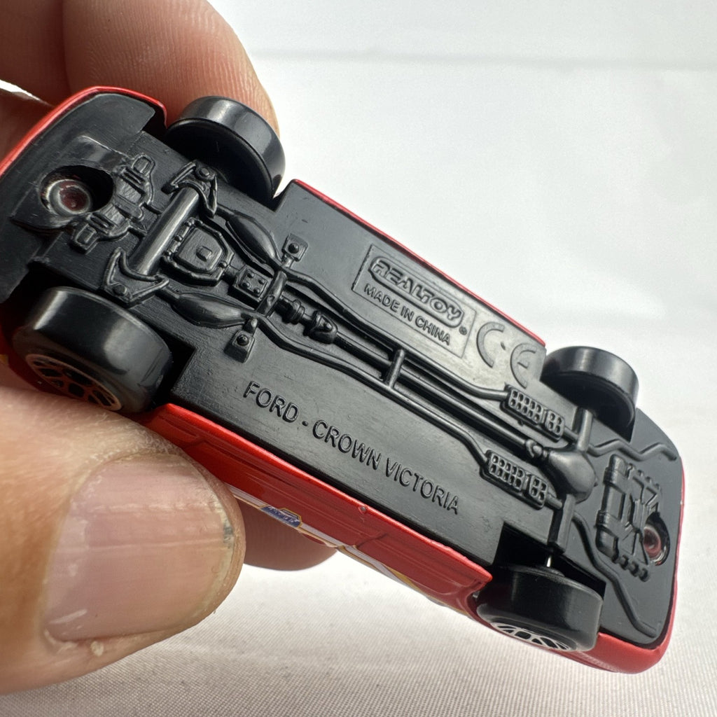 Realtoy 1:64 scale diecast Ford Crown Victoria FDNY emergency vehicle in red and white