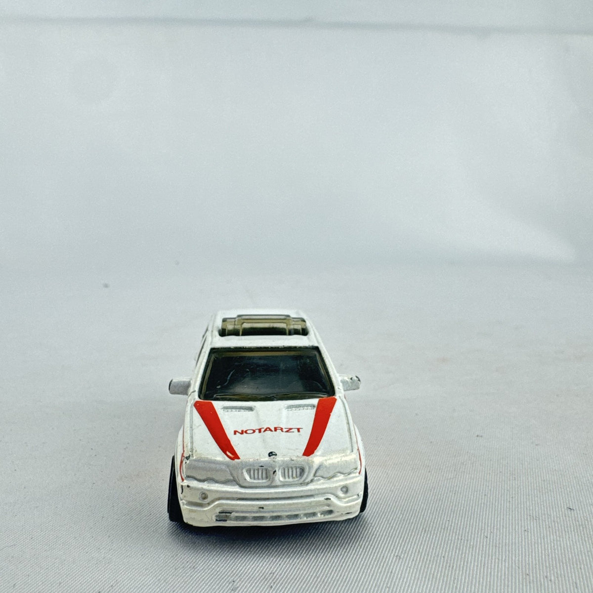 Matchbox 1:64 scale BMW X5 diecast emergency vehicle in white German Notarzt doctor livery