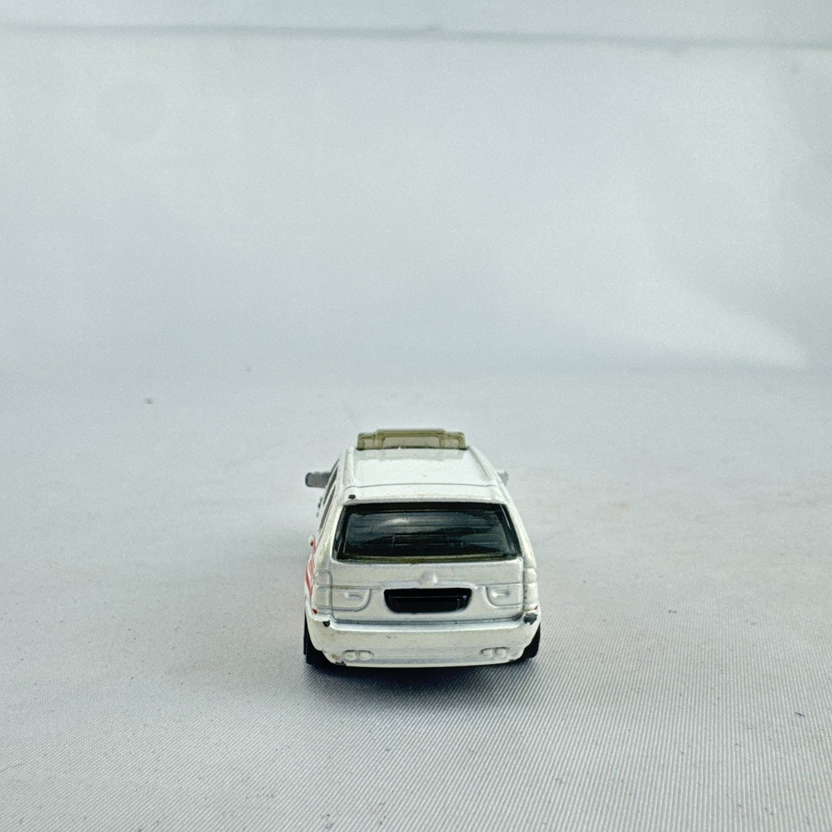 Matchbox 1:64 scale BMW X5 diecast emergency vehicle in white German Notarzt doctor livery