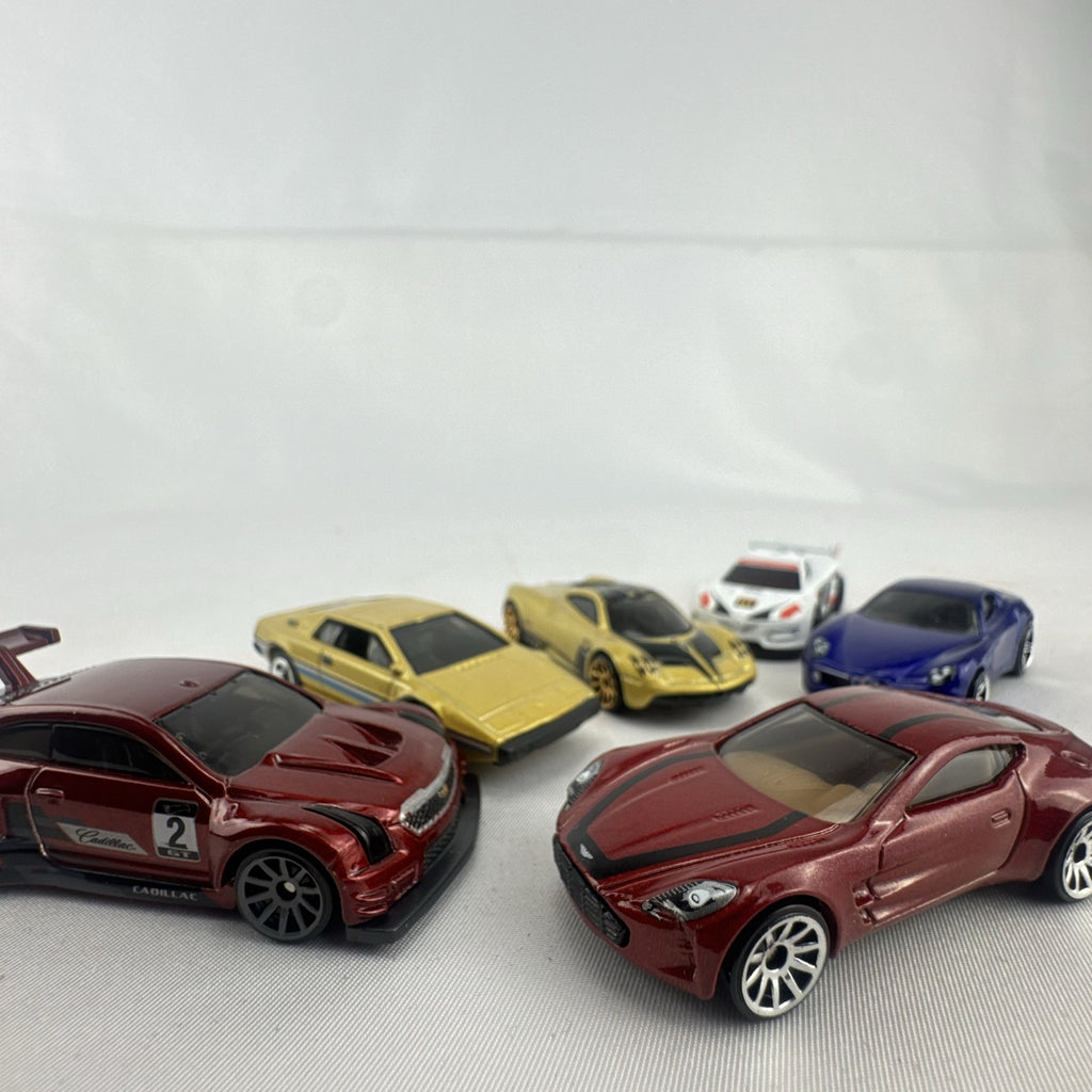 Hot Wheels 1:64 scale diecast lot of 6 exotic cars including Pagani Huayra and Lotus Esprit